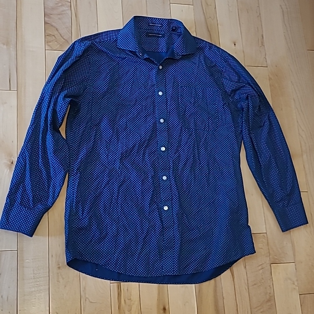 Tommy Hilfiger men's size large blue button up dress shirt